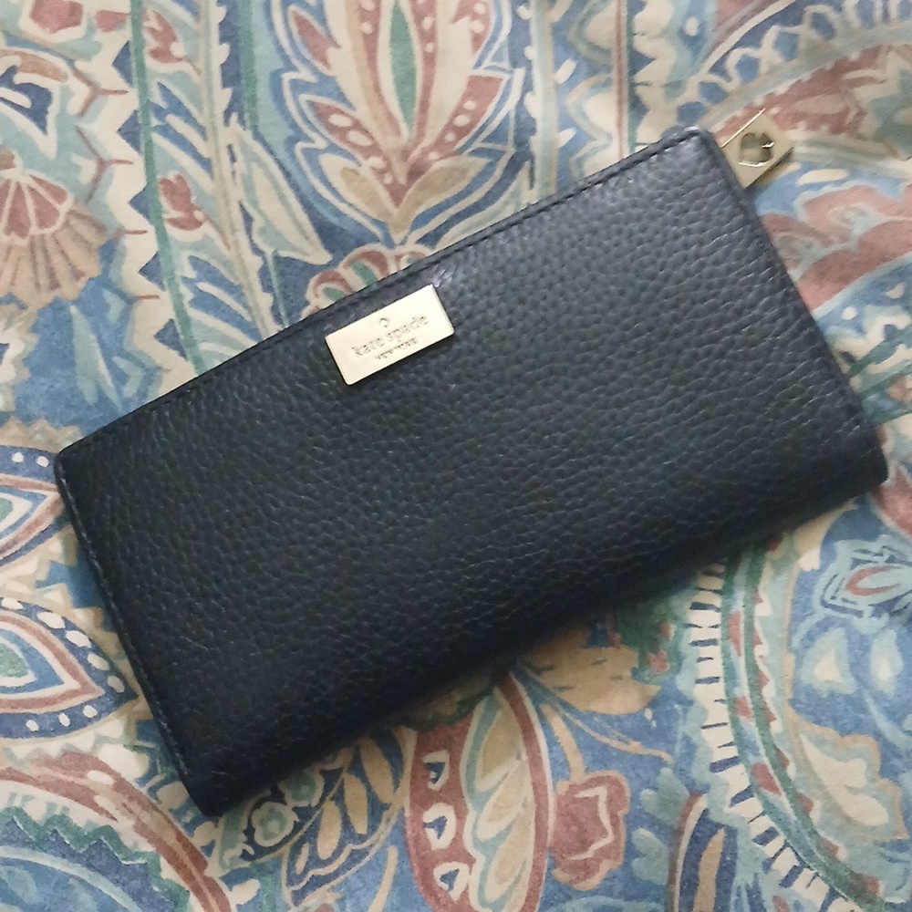 Kate Spade Black Leather Wallet Spade Zipper Pull Excellent Condition